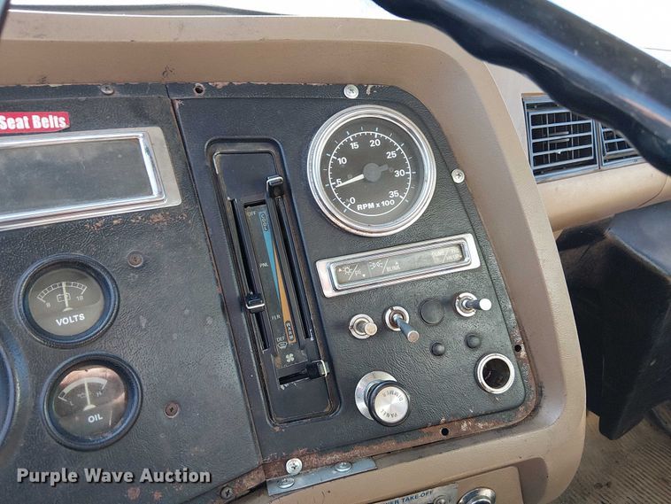 image for item DU3661 1995 Ford LT8000 crane truck