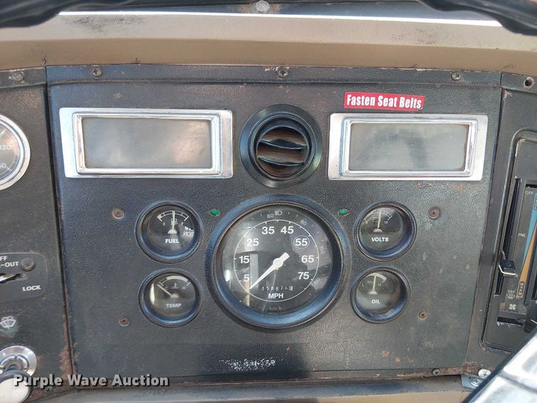 image for item DU3661 1995 Ford LT8000 crane truck