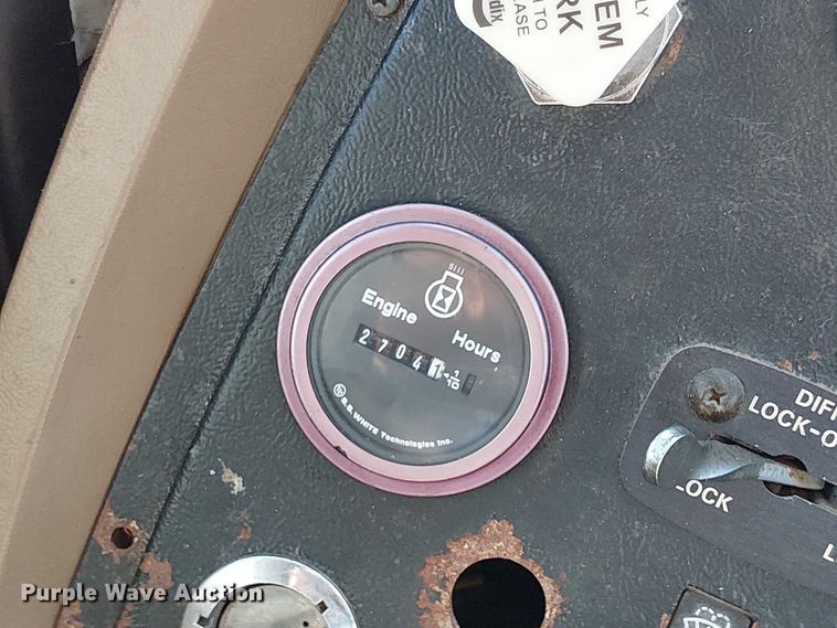 image for item DU3661 1995 Ford LT8000 crane truck