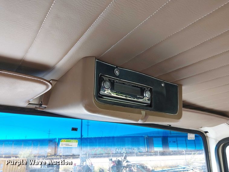 image for item DU3661 1995 Ford LT8000 crane truck