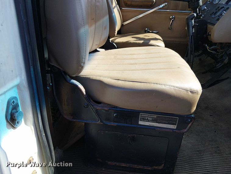 image for item DU3661 1995 Ford LT8000 crane truck