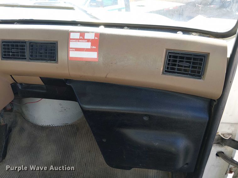 image for item DU3661 1995 Ford LT8000 crane truck