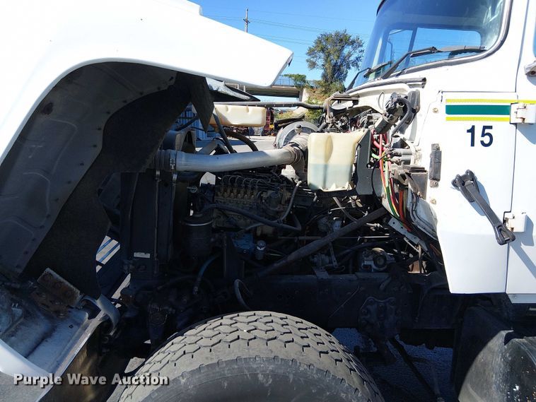 image for item DU3661 1995 Ford LT8000 crane truck