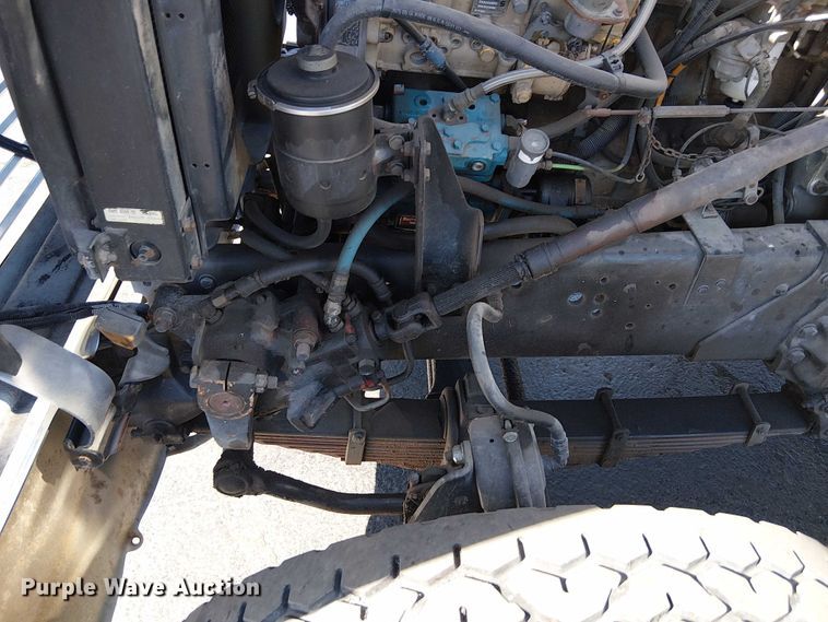 image for item DU3661 1995 Ford LT8000 crane truck