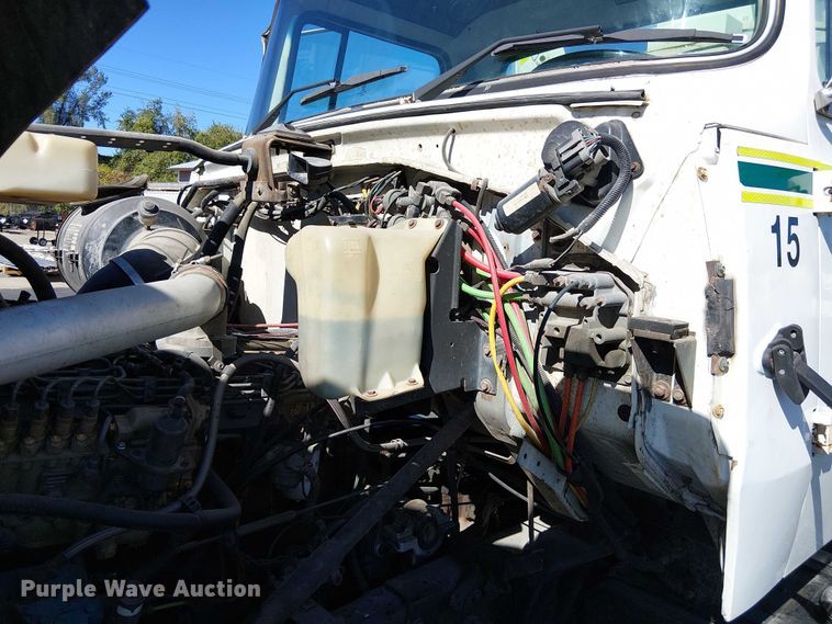 image for item DU3661 1995 Ford LT8000 crane truck