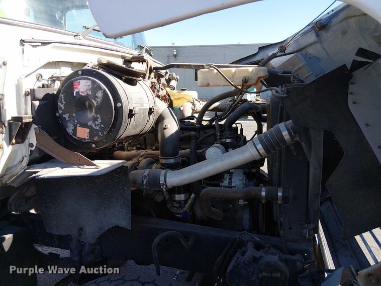 image for item DU3661 1995 Ford LT8000 crane truck