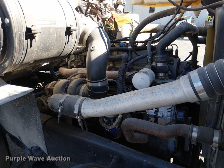 image for item DU3661 1995 Ford LT8000 crane truck