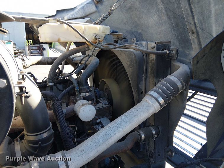 image for item DU3661 1995 Ford LT8000 crane truck