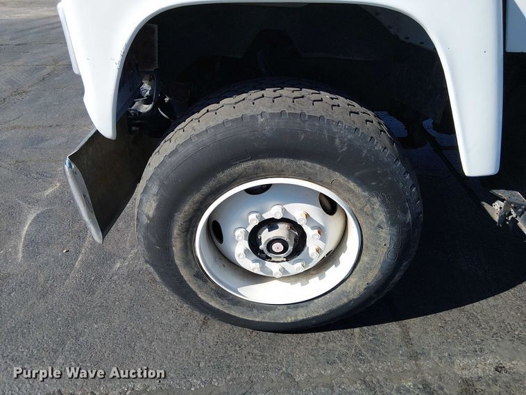 image for item DU3661 1995 Ford LT8000 crane truck