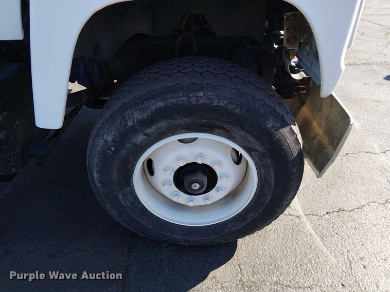 image for item DU3661 1995 Ford LT8000 crane truck