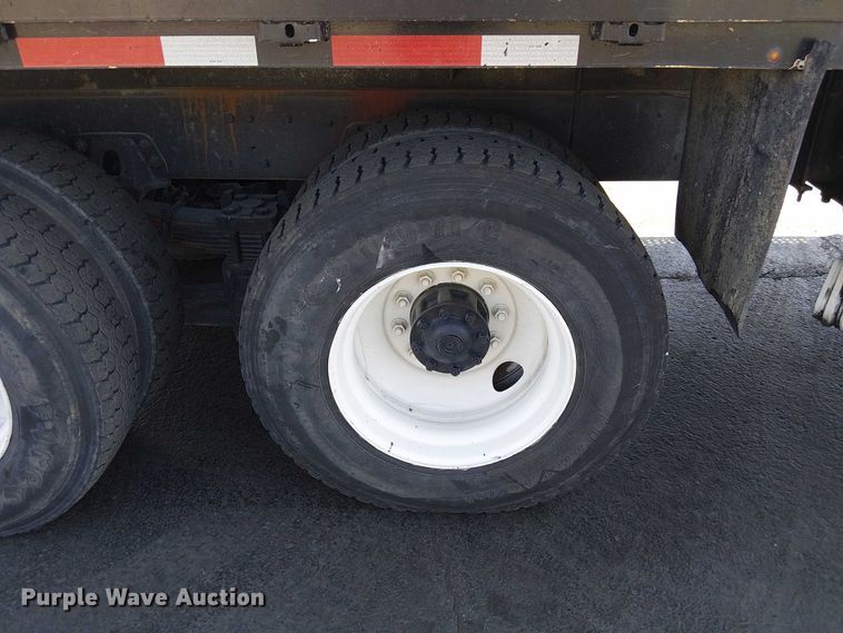 image for item DU3661 1995 Ford LT8000 crane truck