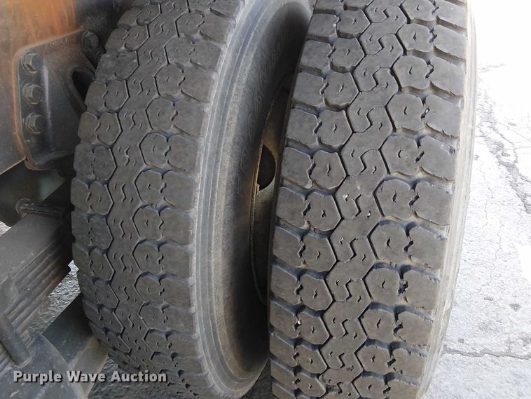 image for item DU3661 1995 Ford LT8000 crane truck