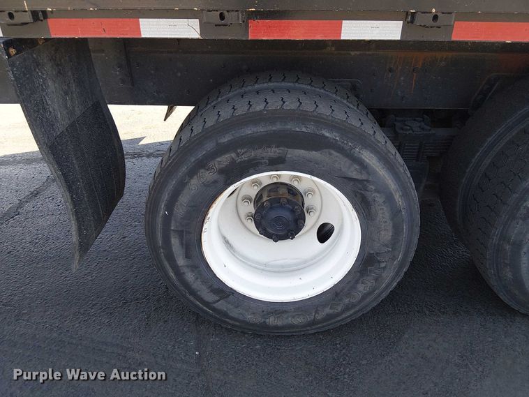 image for item DU3661 1995 Ford LT8000 crane truck