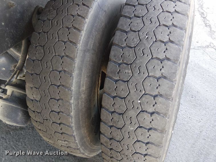 image for item DU3661 1995 Ford LT8000 crane truck