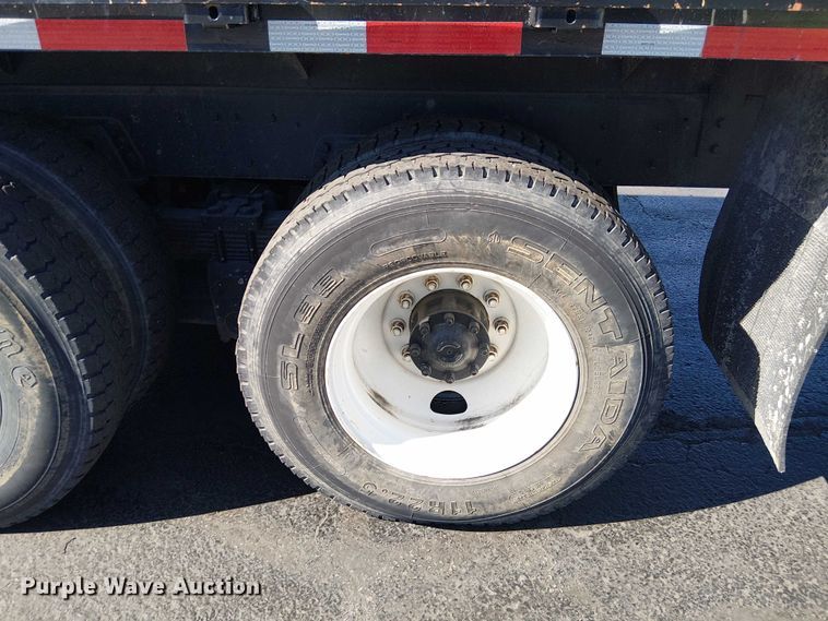 image for item DU3661 1995 Ford LT8000 crane truck