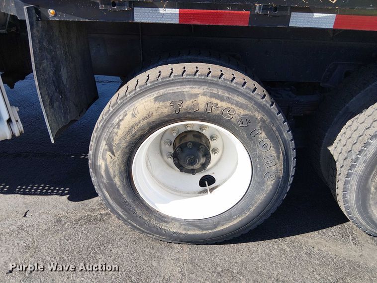 image for item DU3661 1995 Ford LT8000 crane truck