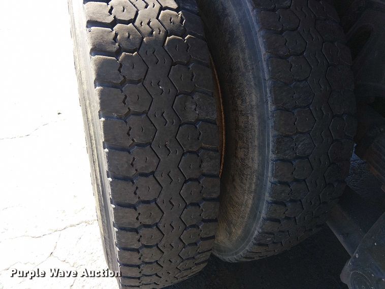 image for item DU3661 1995 Ford LT8000 crane truck