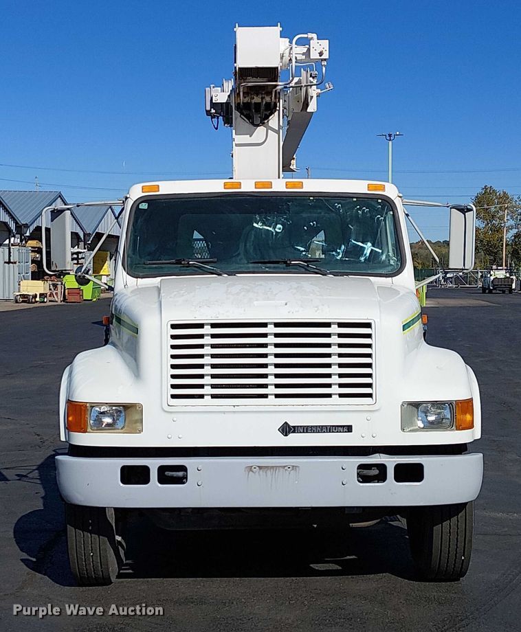 image for item DU3662 1995 International 4900 crane truck