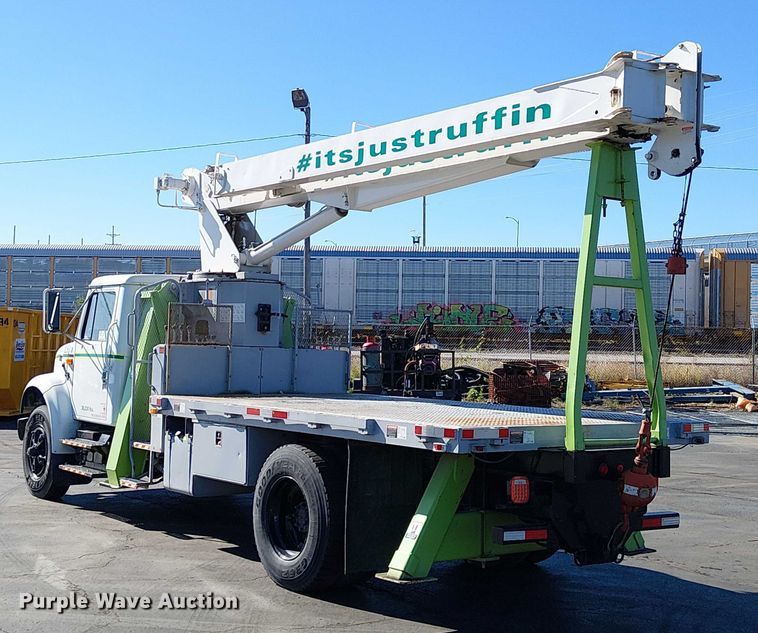 image for item DU3662 1995 International 4900 crane truck