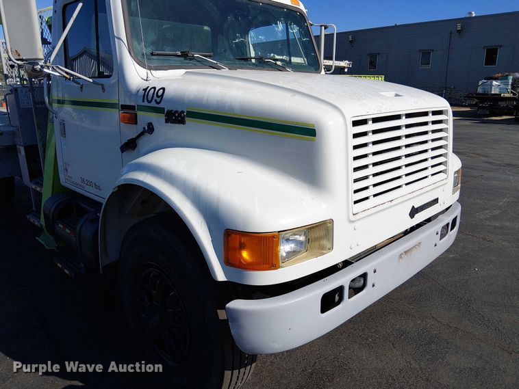 image for item DU3662 1995 International 4900 crane truck