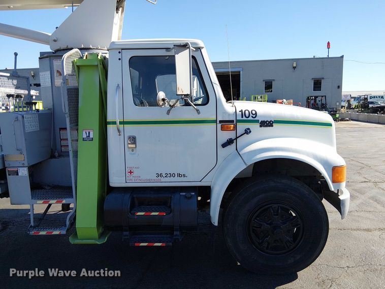 image for item DU3662 1995 International 4900 crane truck