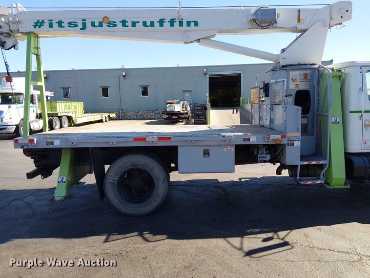 image for item DU3662 1995 International 4900 crane truck