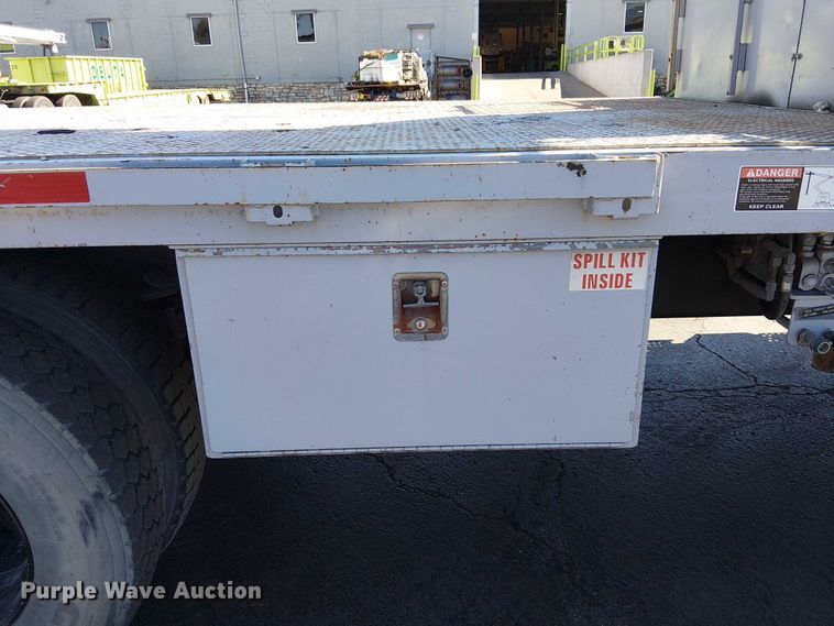 image for item DU3662 1995 International 4900 crane truck