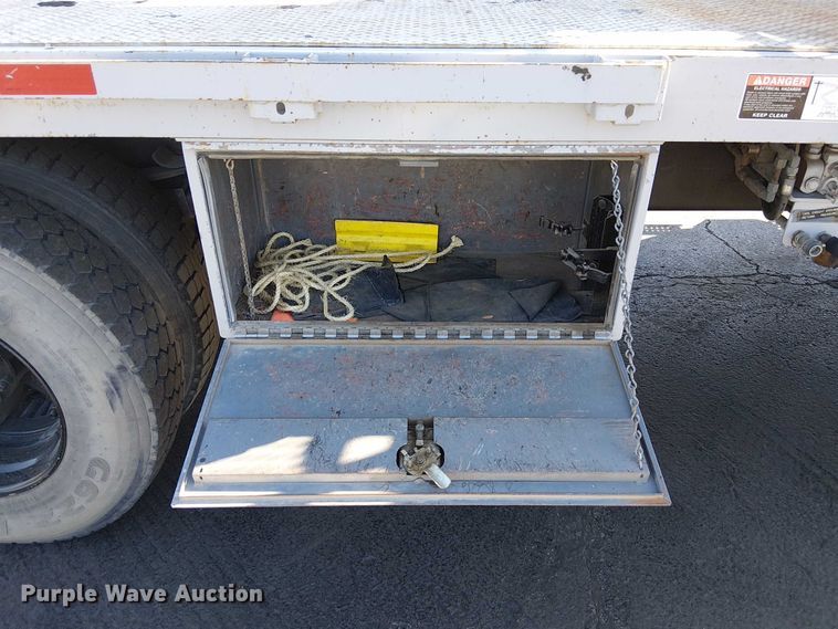 image for item DU3662 1995 International 4900 crane truck