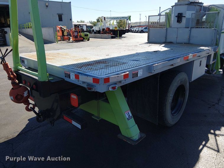 image for item DU3662 1995 International 4900 crane truck