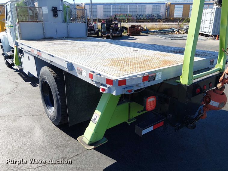 image for item DU3662 1995 International 4900 crane truck