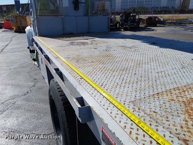 image for item DU3662 1995 International 4900 crane truck