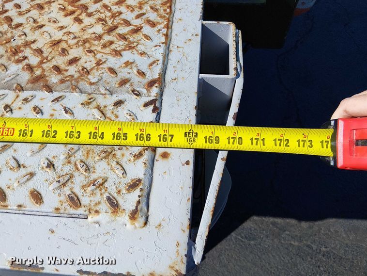 image for item DU3662 1995 International 4900 crane truck