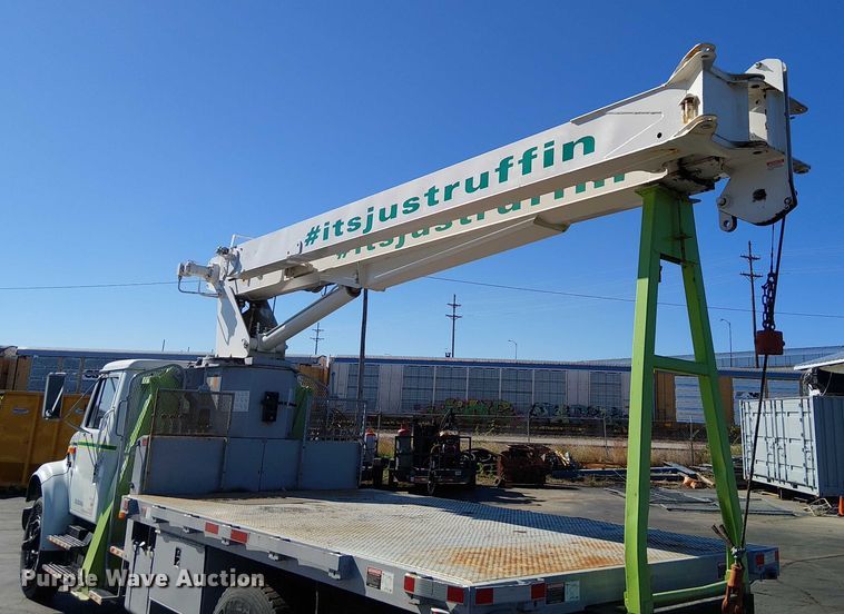 image for item DU3662 1995 International 4900 crane truck