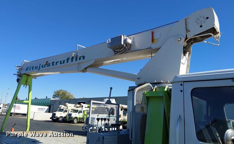 image for item DU3662 1995 International 4900 crane truck