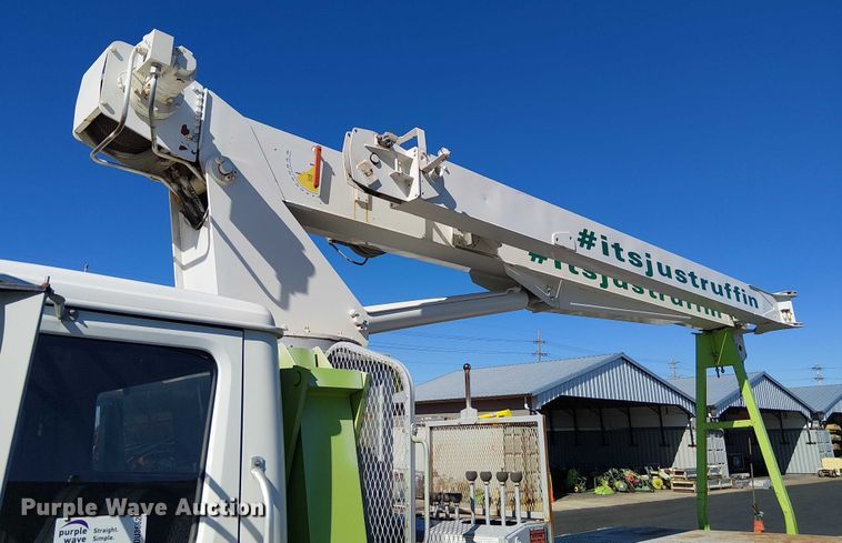 image for item DU3662 1995 International 4900 crane truck