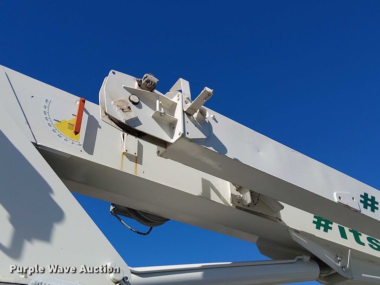 image for item DU3662 1995 International 4900 crane truck