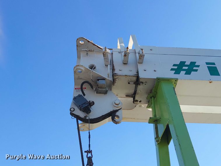 image for item DU3662 1995 International 4900 crane truck