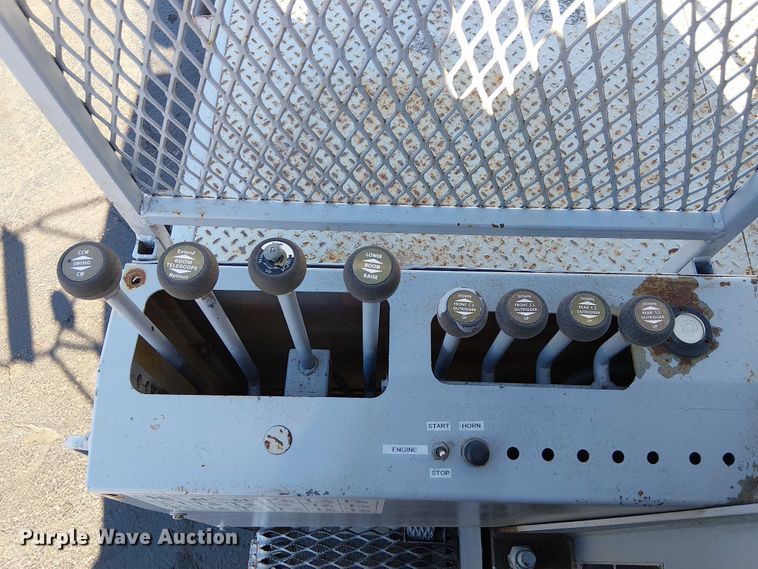 image for item DU3662 1995 International 4900 crane truck