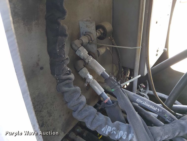 image for item DU3662 1995 International 4900 crane truck