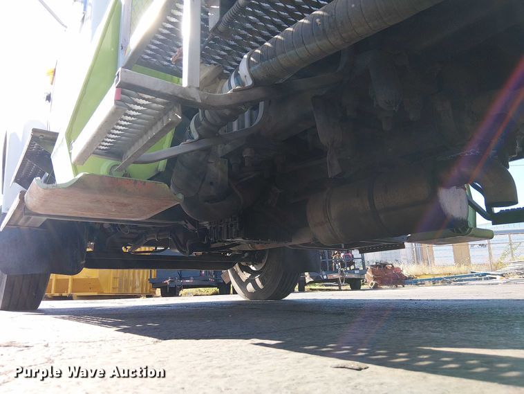 image for item DU3662 1995 International 4900 crane truck