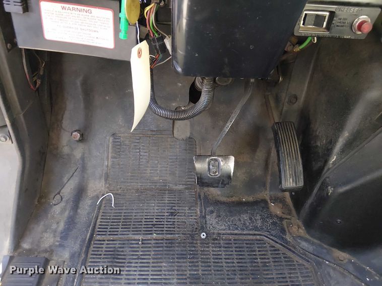 image for item DU3662 1995 International 4900 crane truck