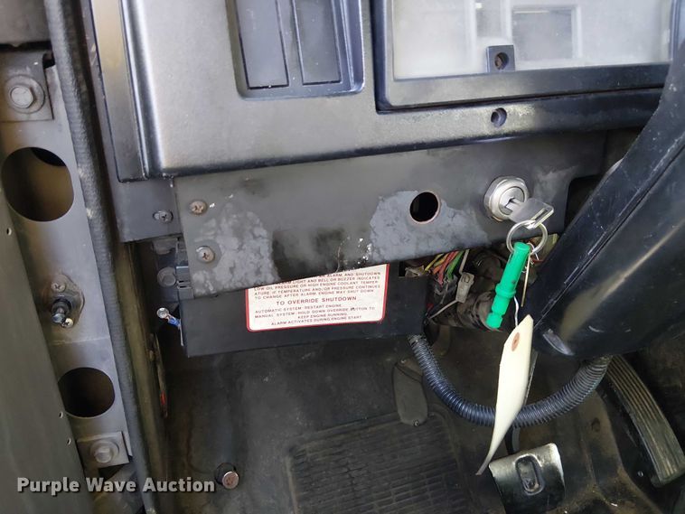 image for item DU3662 1995 International 4900 crane truck