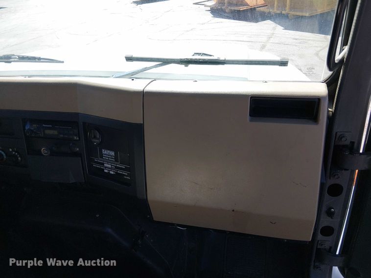 image for item DU3662 1995 International 4900 crane truck