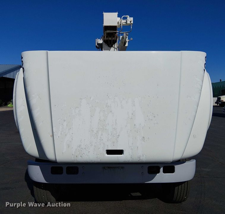 image for item DU3662 1995 International 4900 crane truck