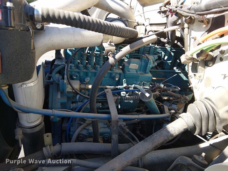 image for item DU3662 1995 International 4900 crane truck