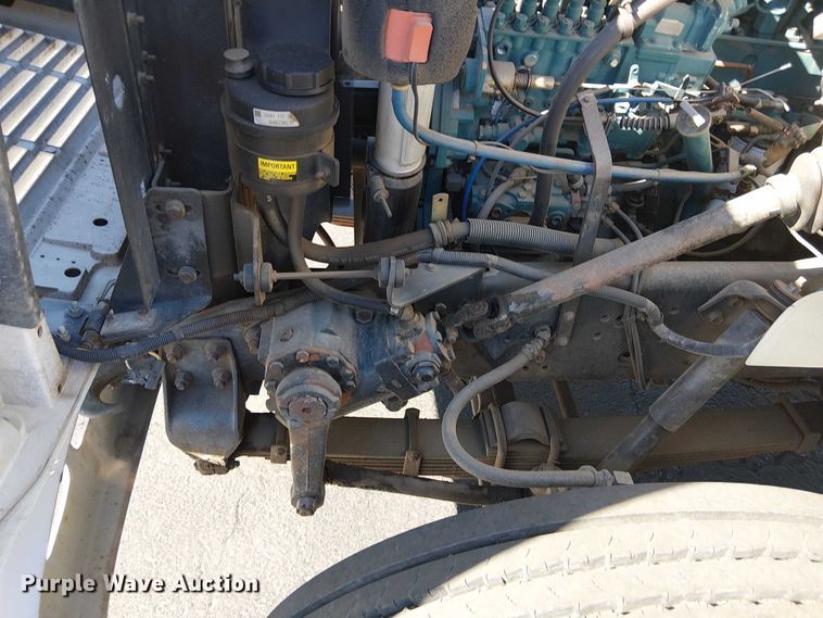 image for item DU3662 1995 International 4900 crane truck