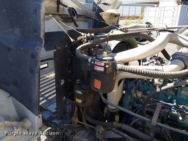 image for item DU3662 1995 International 4900 crane truck