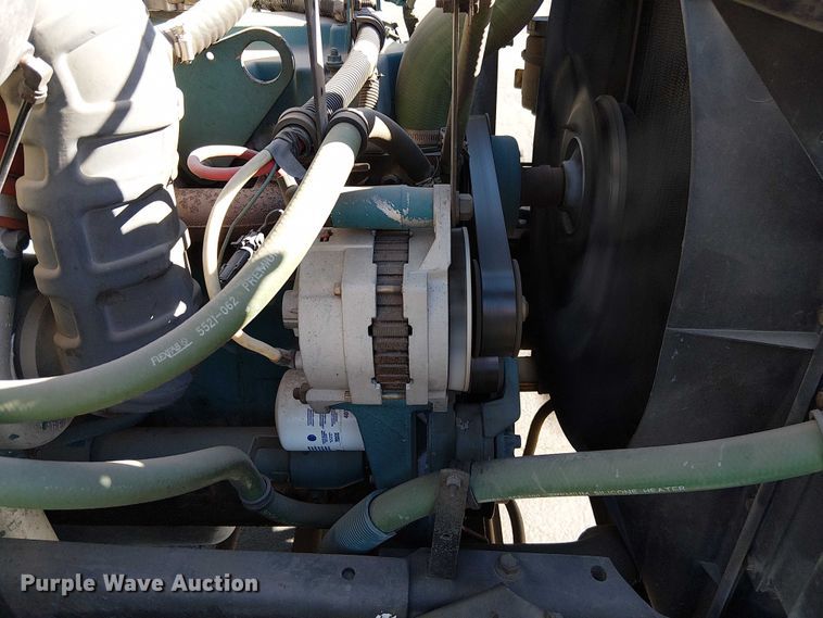 image for item DU3662 1995 International 4900 crane truck