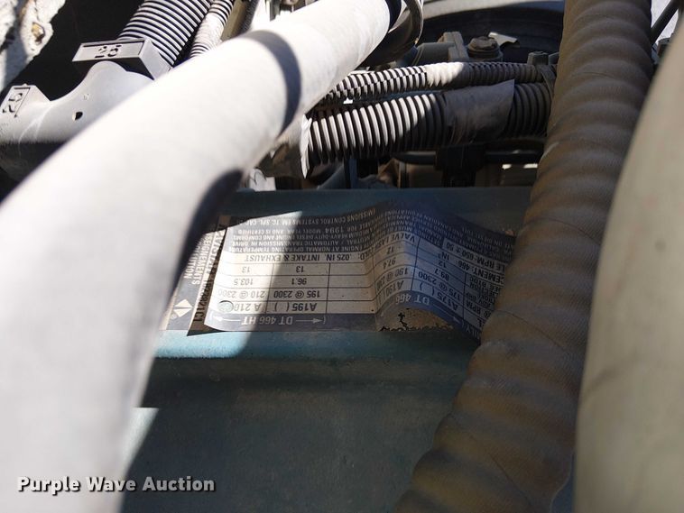 image for item DU3662 1995 International 4900 crane truck