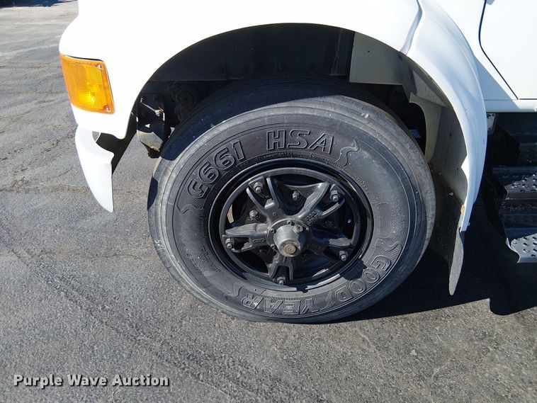 image for item DU3662 1995 International 4900 crane truck